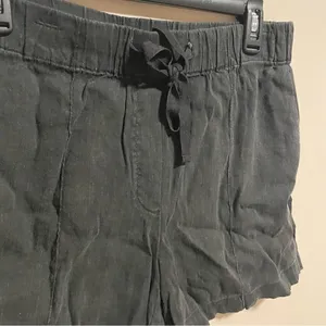 Aritzia Babaton Bastien Black Linen Shorts- Size Medium thumbnail 4
