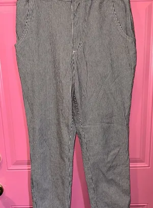 Hollister Black & White Striped Cropped Ankle Pants Relaxed Fit‎ thumbnail 1