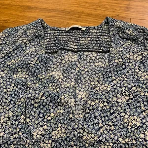 Abercrombie Fitch Womens Smocked V‎ Neck Floral Puff Sleeve Crop Top Size Small thumbnail 2