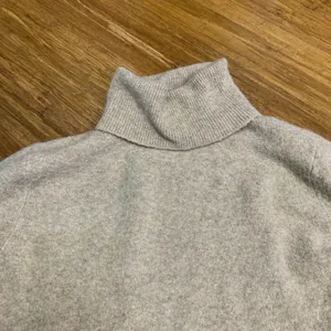 J.Crew Extra-Soft Turtleneck Sweater Womens Size Small Tunic Side Slits‎ Beige thumbnail 3
