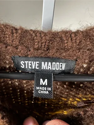 S326. Steve Madden Colorblock Fuzzy Chunky Knit Sweater size M thumbnail 2