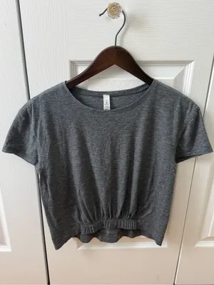 Lululemon Short Notice Tee in Heathered Black thumbnail 2