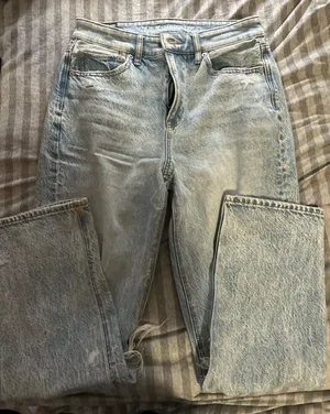 American Eagle Outfitters Light Wash 90s Boyfriend Jeans thumbnail 1