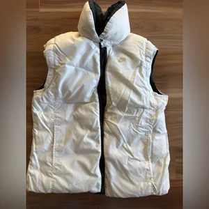 Nike Puffer Down Reversible Vest - size M thumbnail 4