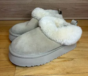 Women's Ugg Tazzelle - Size 7 thumbnail 1