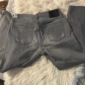 Gray Distressed Women Jeans thumbnail 2