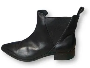& Other Stories Shoe Black Leather Short‎ Ankle Chelsea Boot Pointy Toe Low Heel thumbnail 1