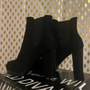 Platform heel boots black size 8.5 Black thumbnail 3