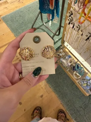 NWT $38 Anthropologie x BaubleBar Marina Gold Seashell Earrings .75” Length thumbnail 6