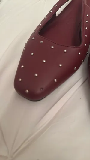 Katy Perry Maroon flats thumbnail 3