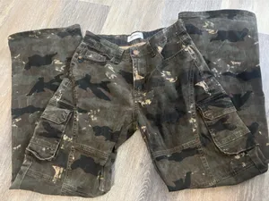 Women’s pants thumbnail 2