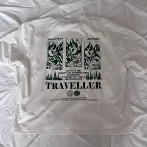 SHEIN Graphic Tees Men, Shirts, Printed T - Shirt - "Adventure Journey Traveller" Mountain & Inspirational Slogan Graphic // SIZE L // NEVER WORN thumbnail 1
