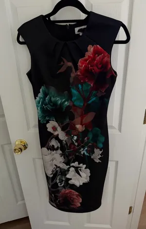 Black Floral Bodycon Dress Size 6 thumbnail 1
