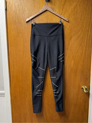 ALO Yoga High-Waisted Sequence Glow in the Dark Leggings Black Large Workout Gym thumbnail 15