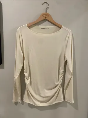 NWT - Abercrombie & Fitch Women's Long-Sleeve Stretch Crepe Slash Top Size Large thumbnail 2