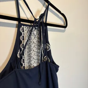 Abercrombie & Fitch Sleeveless Embroidered Shift Dress - size Medium thumbnail 5