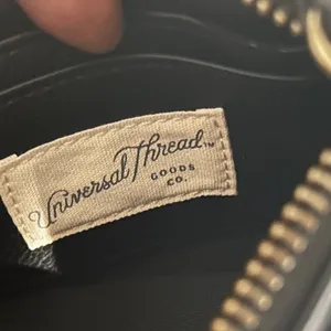 Universal Threads Black Clutch Wristlet thumbnail 5