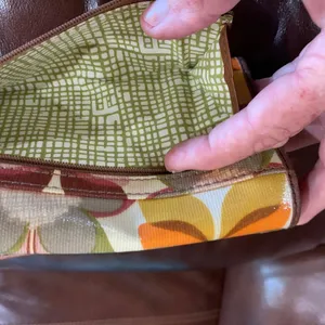 Fossil key-per floral wristlet. In excellent condition. thumbnail 12