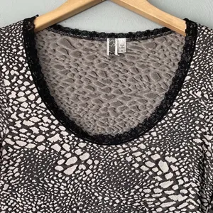 Buckle BKE Stretch Top Size S Animal Print Lace Trim Whimsigoth Dark Emo Indie Sleaze thumbnail 3