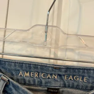 American Eagle Curvy Mom Jeans Size 4‎ Short thumbnail 6