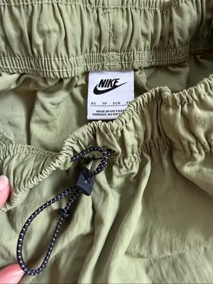 Nike Women's Woven Cargo Pants XS green thumbnail 3