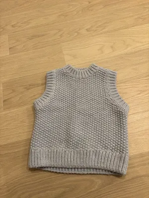H&M Sweater Vest thumbnail 2