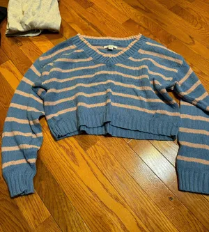 American Eagle Outfitter Sweater thumbnail 1