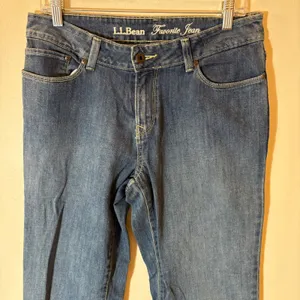 L.L. Bean‎ Favorite Jean Straight Leg Medium Wash Blue Denim Size 10 thumbnail 2