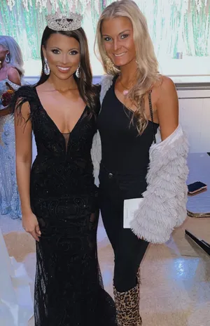 Portia And Scarlett Black Gown thumbnail 7