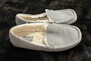 UGG Ansley Light Grey Suede Water Resistant Moccasin Slippers Womens 9 W thumbnail 1