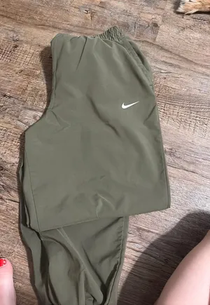 Nike Joggers (kids XL) Green thumbnail 1