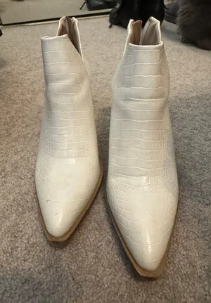 Boutique Booties White Size 7 thumbnail 1