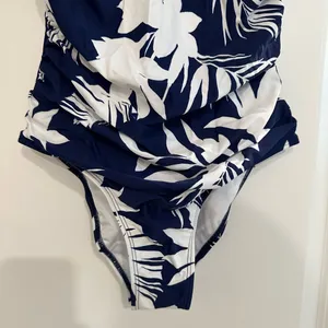 CUPSHE Women's One Piece Swimsuit V-Neck Floral Navy Blue & White Size S thumbnail 13