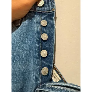 Levis 501 Jeans Women Sz 26x28 Blue Denim Button Fly Straight Le thumbnail 3