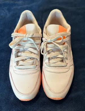 Women’s Reebok Sneakers thumbnail 1