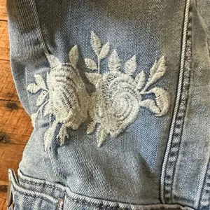Ana distressed rose lace appliqué XS denim classic vest thumbnail 2