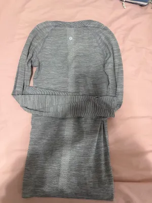 Lululemon white and gray horizontal striped long sleeve shirt #athletic #activewear thumbnail 2
