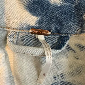 FREE People Rumors Denim Jacket in Jones Tie Dye Blue‎ Size Small EEUC 0436 thumbnail 12