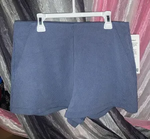 NWTs size 6 lululemon ribbed HR Softstreme shorts thumbnail 1