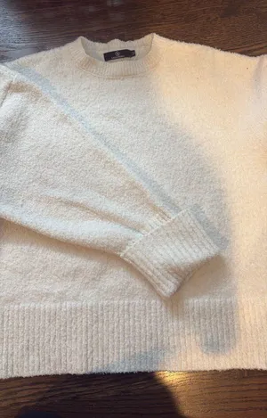 Lilllusory white sweater Size M thumbnail 1