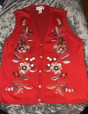 Alfred Dunner‎ Red Embroidered Sweater Vest Women's Medium Floral Cottagecore thumbnail 1