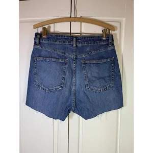 H&M Regular Waist Jean Shorts‎ Womens 10 Medium Wash Denim Festival DIY Cut Off thumbnail 4