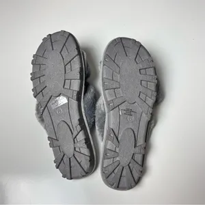 Cushionaire Women's Gray Faux Fur Style Slippers Sz 8 thumbnail 3