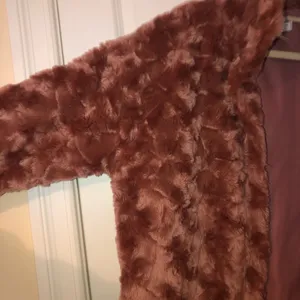 pink fur coat thumbnail 3