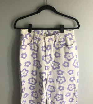 SheIn Purple Floral White Denim High Waisted Pants thumbnail 3
