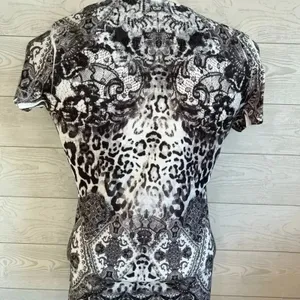 Apt 9 black & white abstract print embellished short sleeve top Size Small thumbnail 4