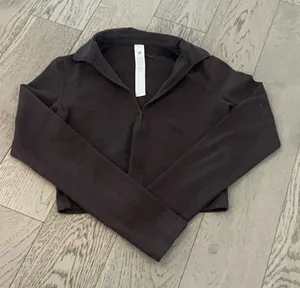 Lululemon shirt thumbnail 2