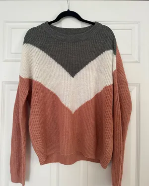 Boutique Sweater Size L thumbnail 1