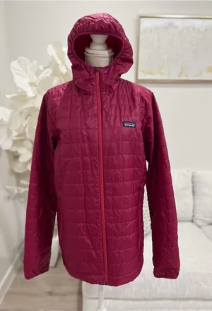 Patagonia Women's Micro Primaloft Hooded Quilted Puffer Jacket Berry Red XL thumbnail 1