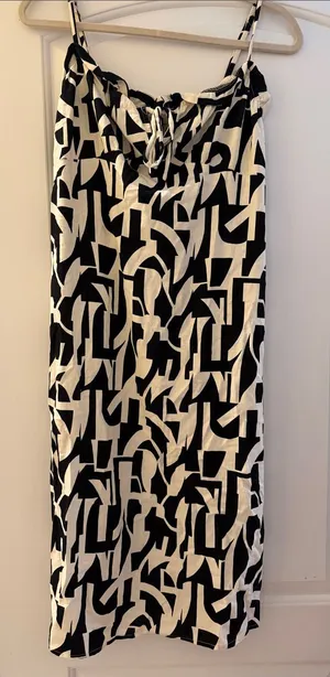 Women’s Black & White Geometric Midi Dress thumbnail 1
